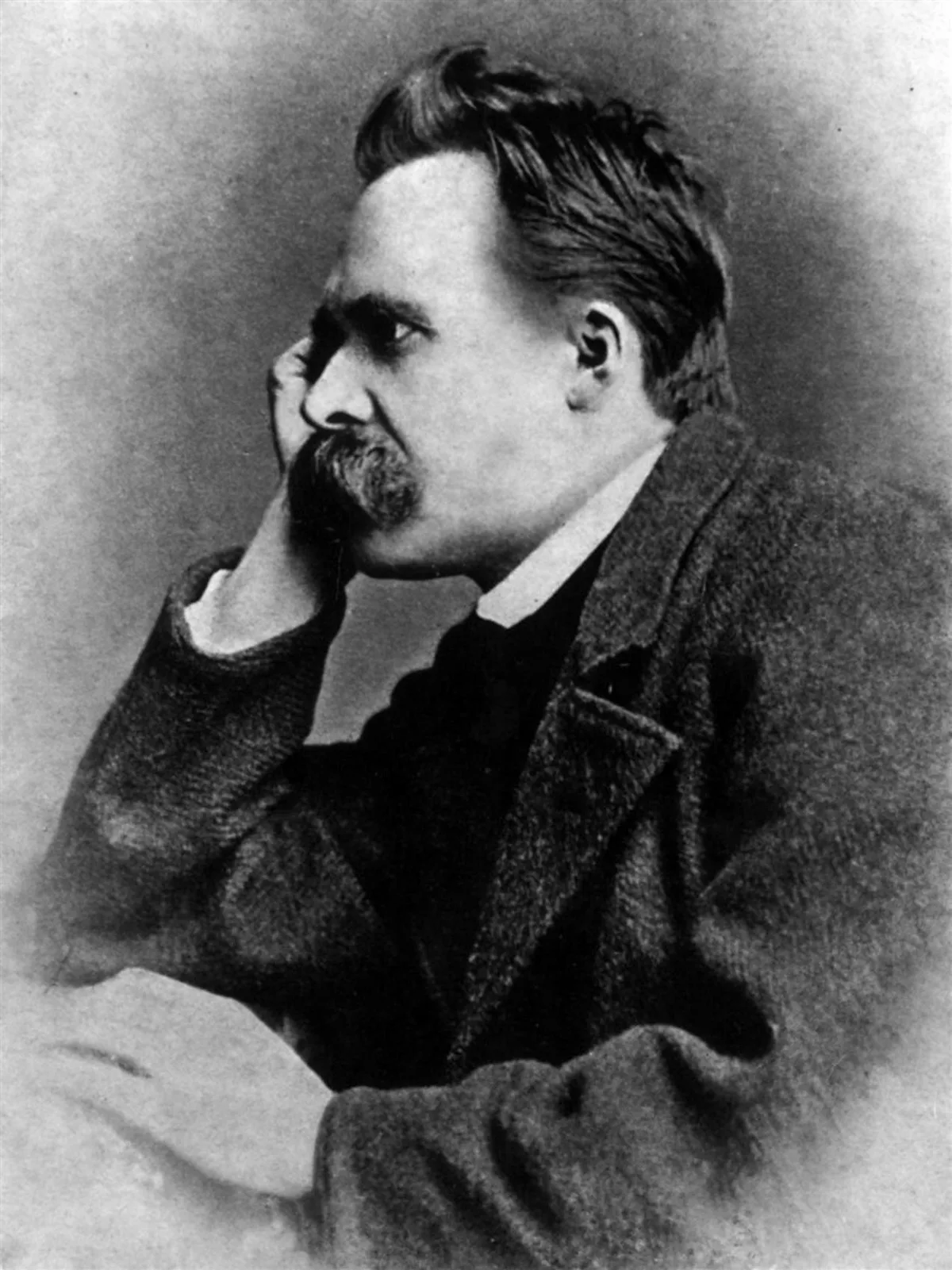 Retrato de perfil de Friedrich Nietzsche fotografado em 1882